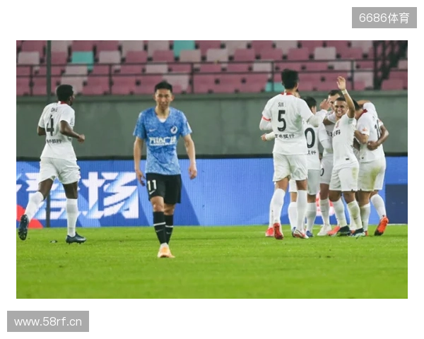 疑似吐口水！大连英博球迷呼吁俱乐部上诉申花外援特谢拉